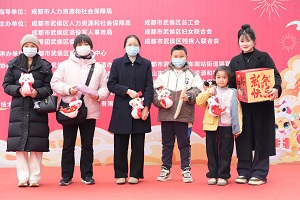 “百米小巷”人潮涌動(dòng)！瑞方人力助力2025年武侯區(qū)春風(fēng)行動(dòng)專場招聘會(huì)“開門紅” 第13張