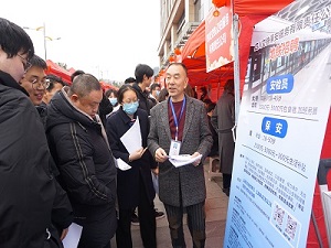 “百米小巷”人潮涌動(dòng)！瑞方人力助力2025年武侯區(qū)春風(fēng)行動(dòng)專場招聘會(huì)“開門紅” 第4張